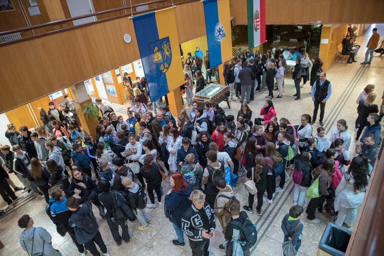 Pályaorientációs nap – élmények, kihívások és csapatmunka az Eötvösben! - videó